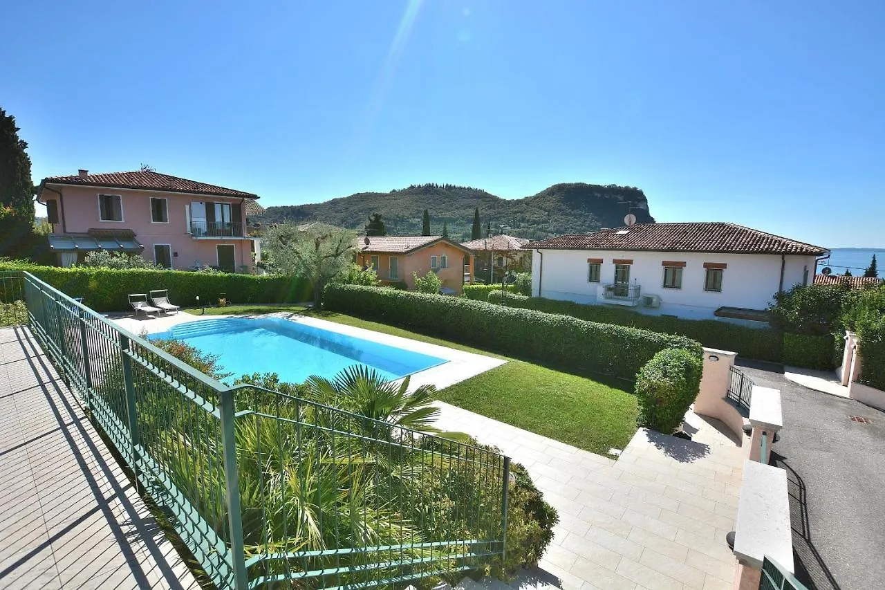 Regina Gardesana Apartment With Pool
