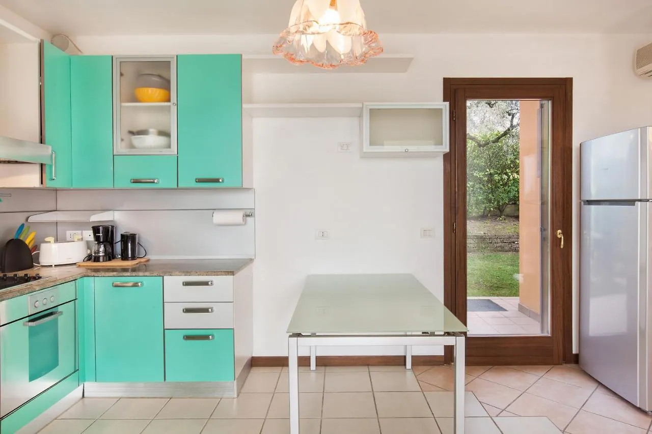 Regina Gardesana Apartment With Pool