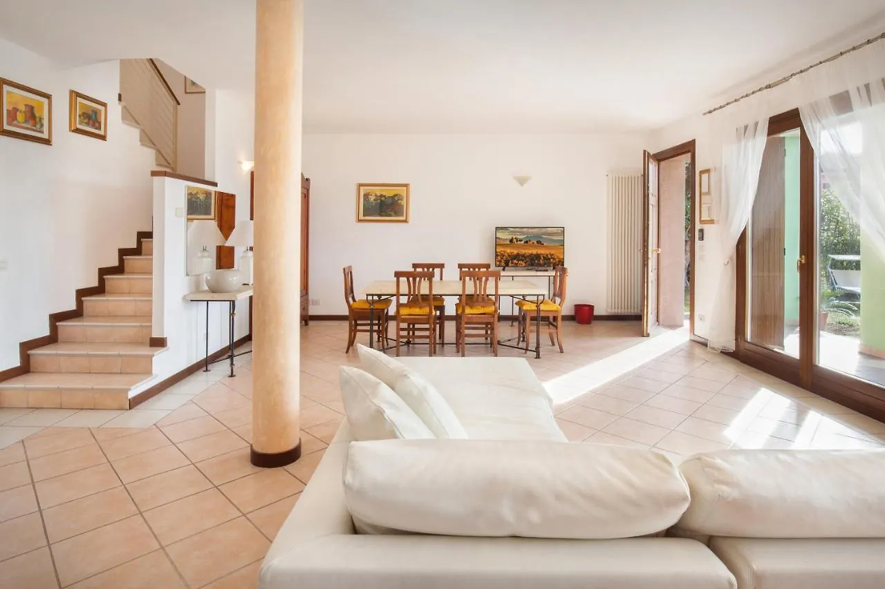 Regina Gardesana Apartment With Pool Italy