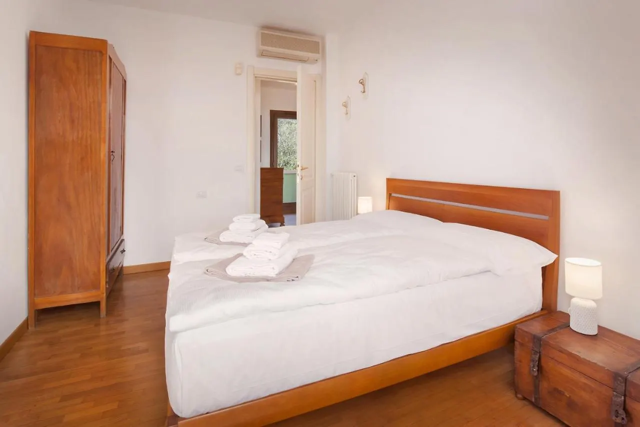 Regina Gardesana Apartment With Pool Garda (Verona)