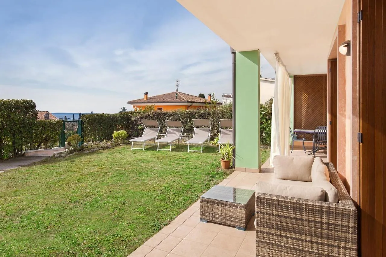 Regina Gardesana Apartment With Pool 0*, Garda (Verona) Italy