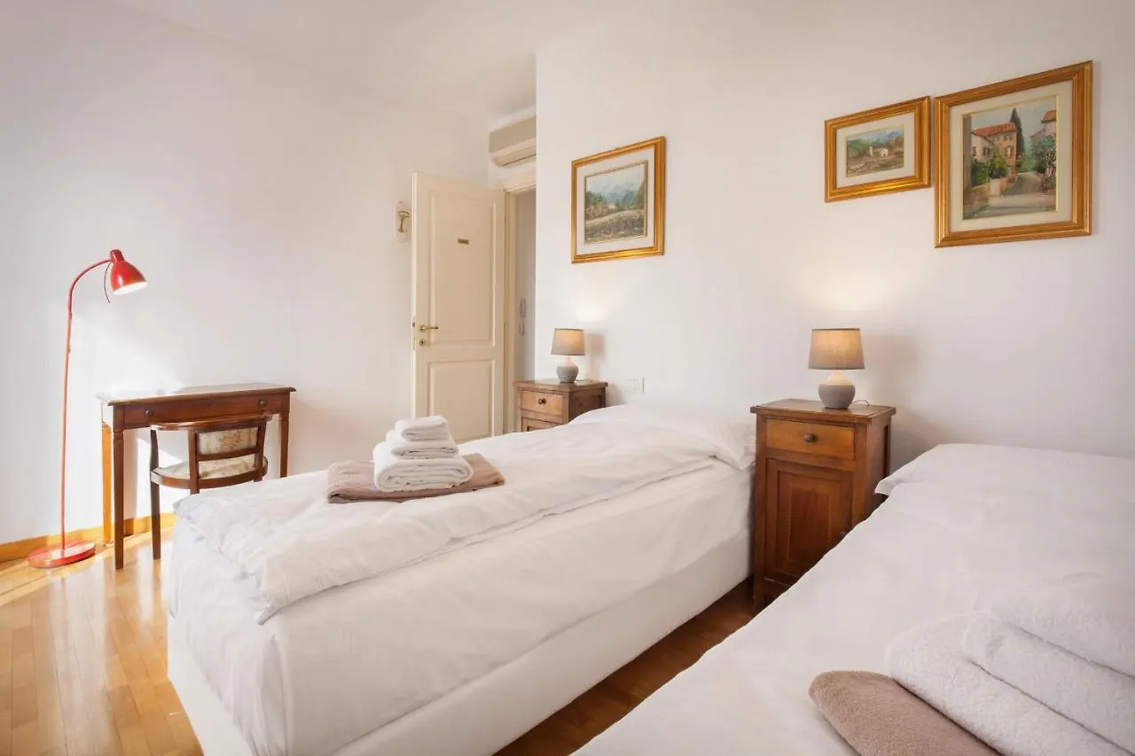 Regina Gardesana Apartment With Pool  Garda (Verona)