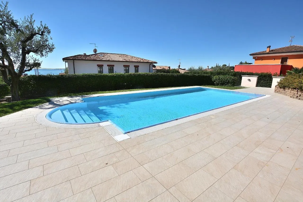 Regina Gardesana Apartment With Pool