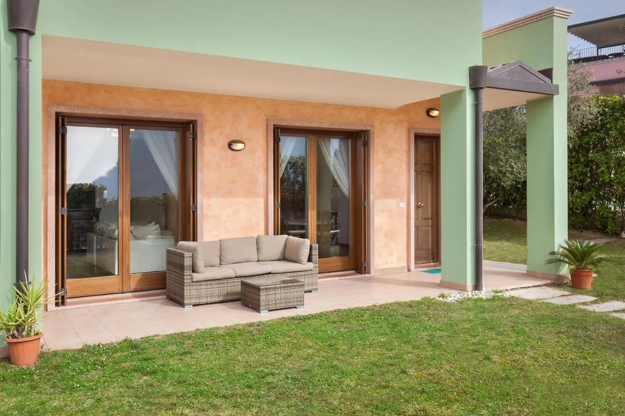Regina Gardesana Apartment With Pool