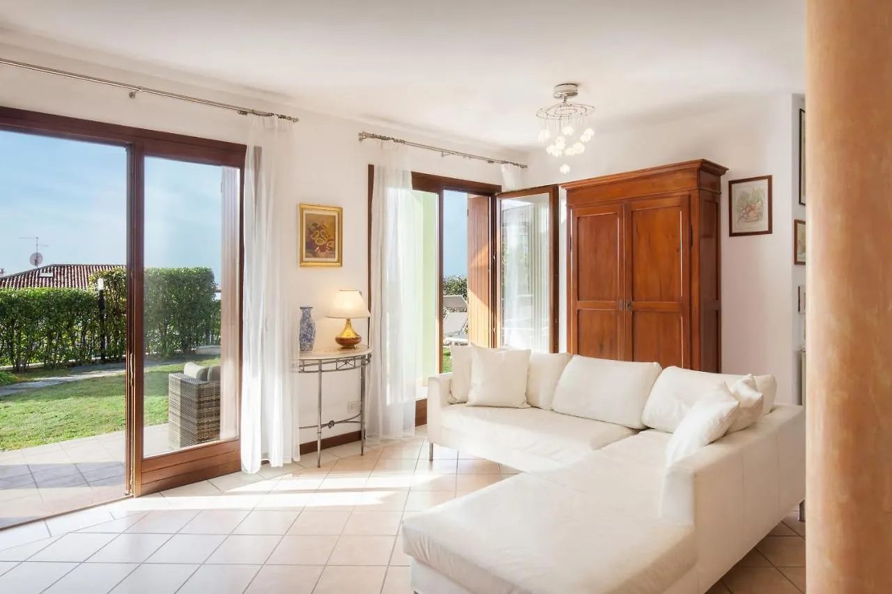 Regina Gardesana Apartment With Pool