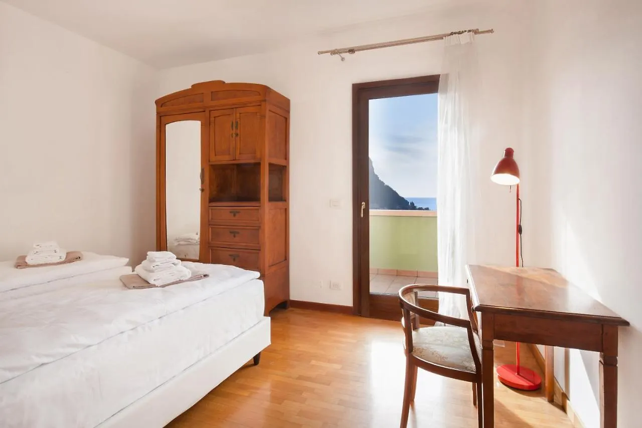 Regina Gardesana Apartment With Pool 0*, Garda (Verona) Italy
