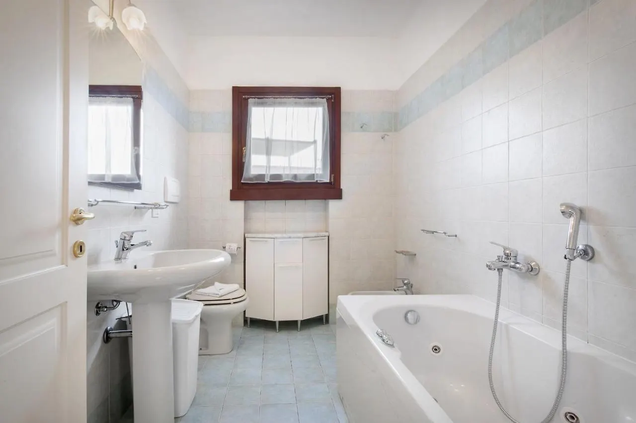 Regina Gardesana Apartment With Pool 0*, Garda (Verona) Italy