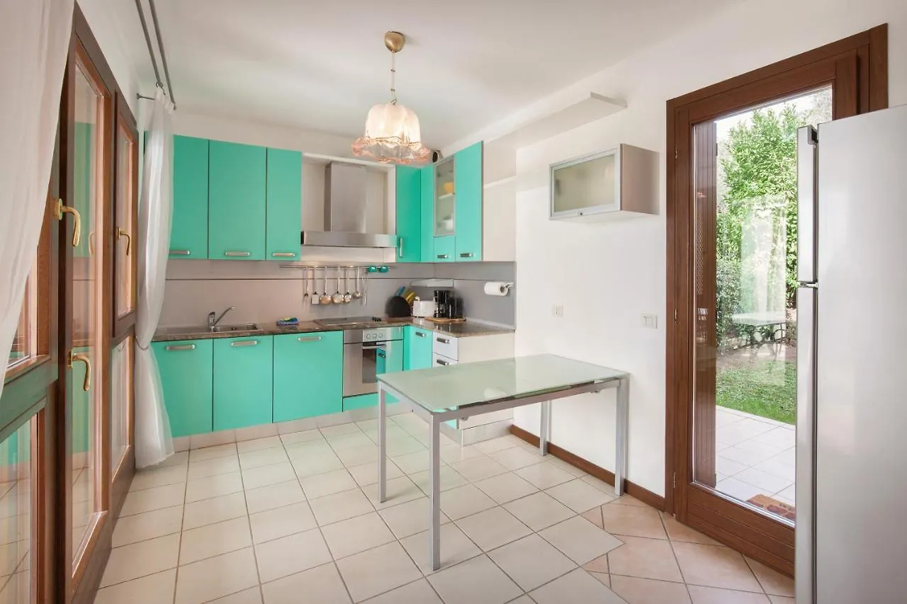 Regina Gardesana Apartment With Pool Italy