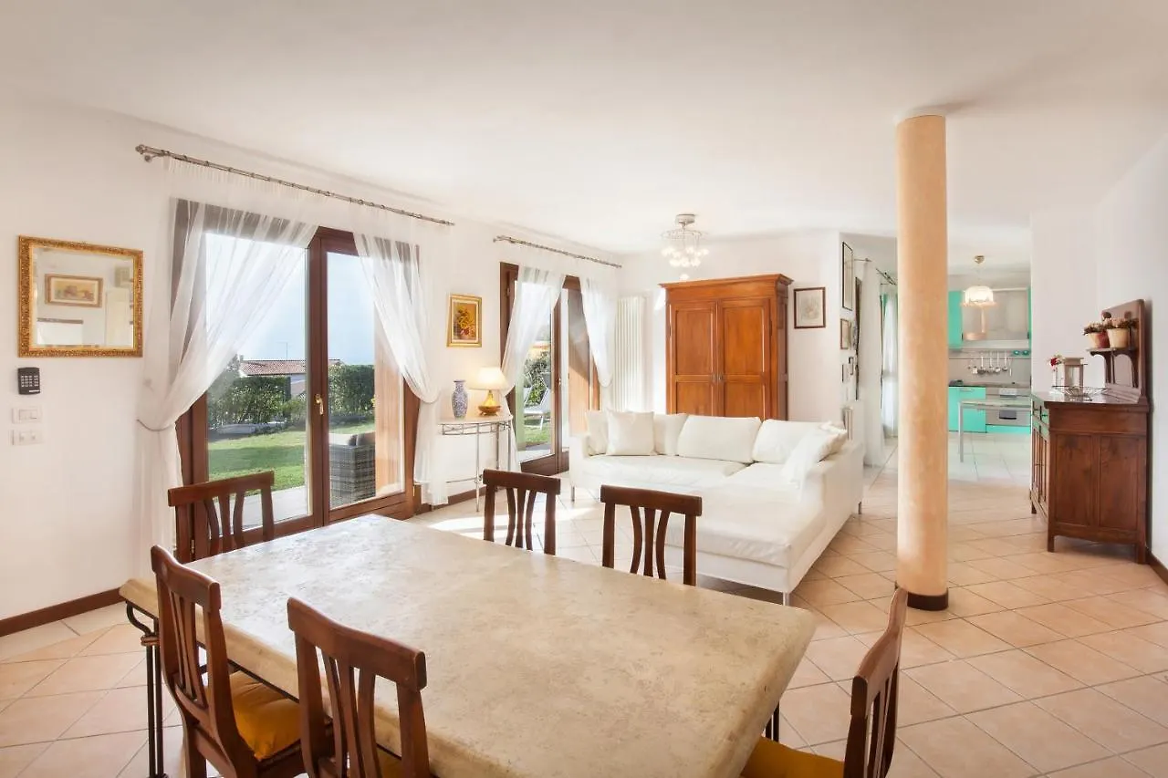 Regina Gardesana Apartment With Pool