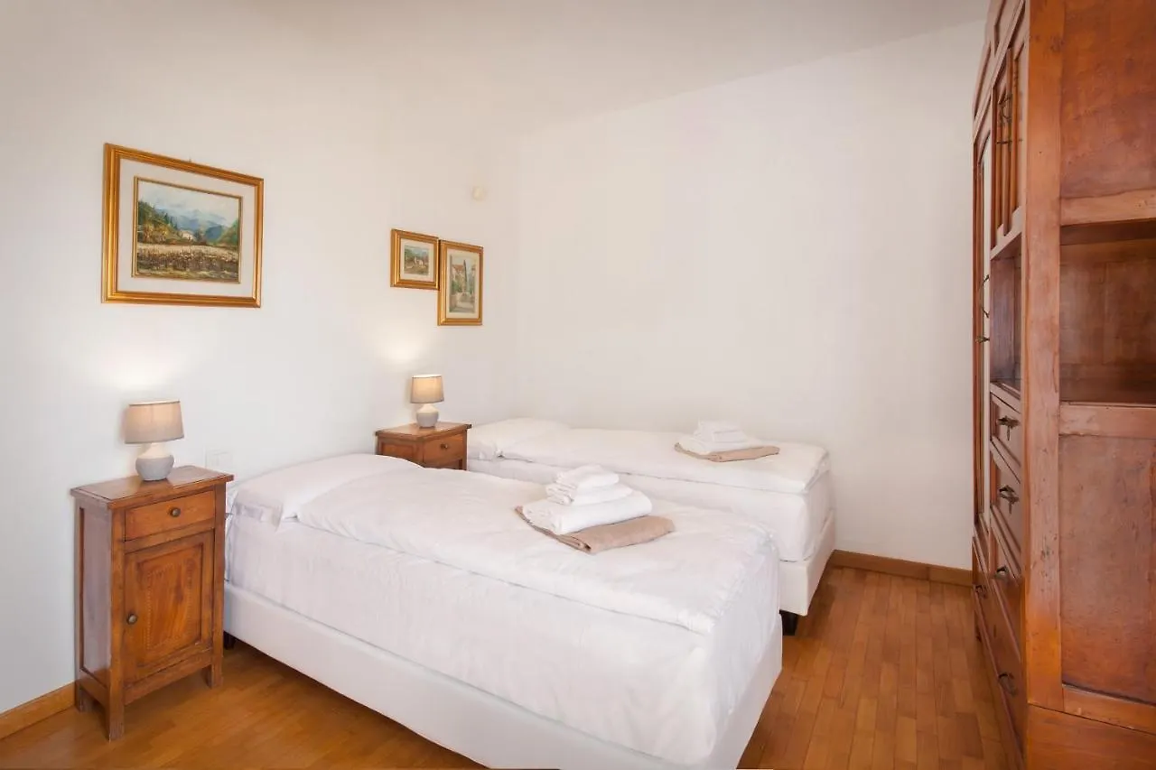 Regina Gardesana Apartment With Pool