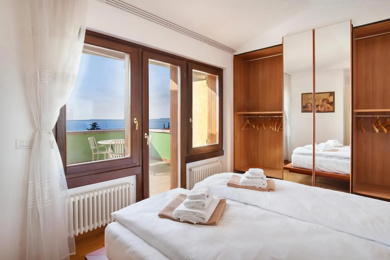Regina Gardesana Apartment With Pool 0*, Garda (Verona)