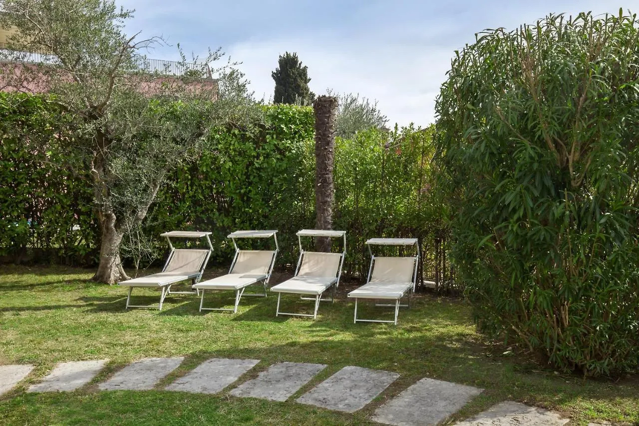 Regina Gardesana Apartment With Pool 0*, Garda (Verona) Italy