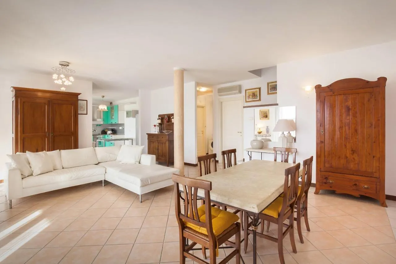 Regina Gardesana Apartment With Pool Italy