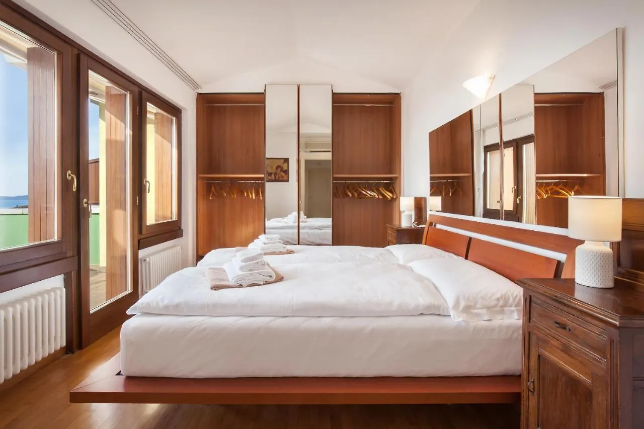 Regina Gardesana Apartment With Pool Garda (Verona)