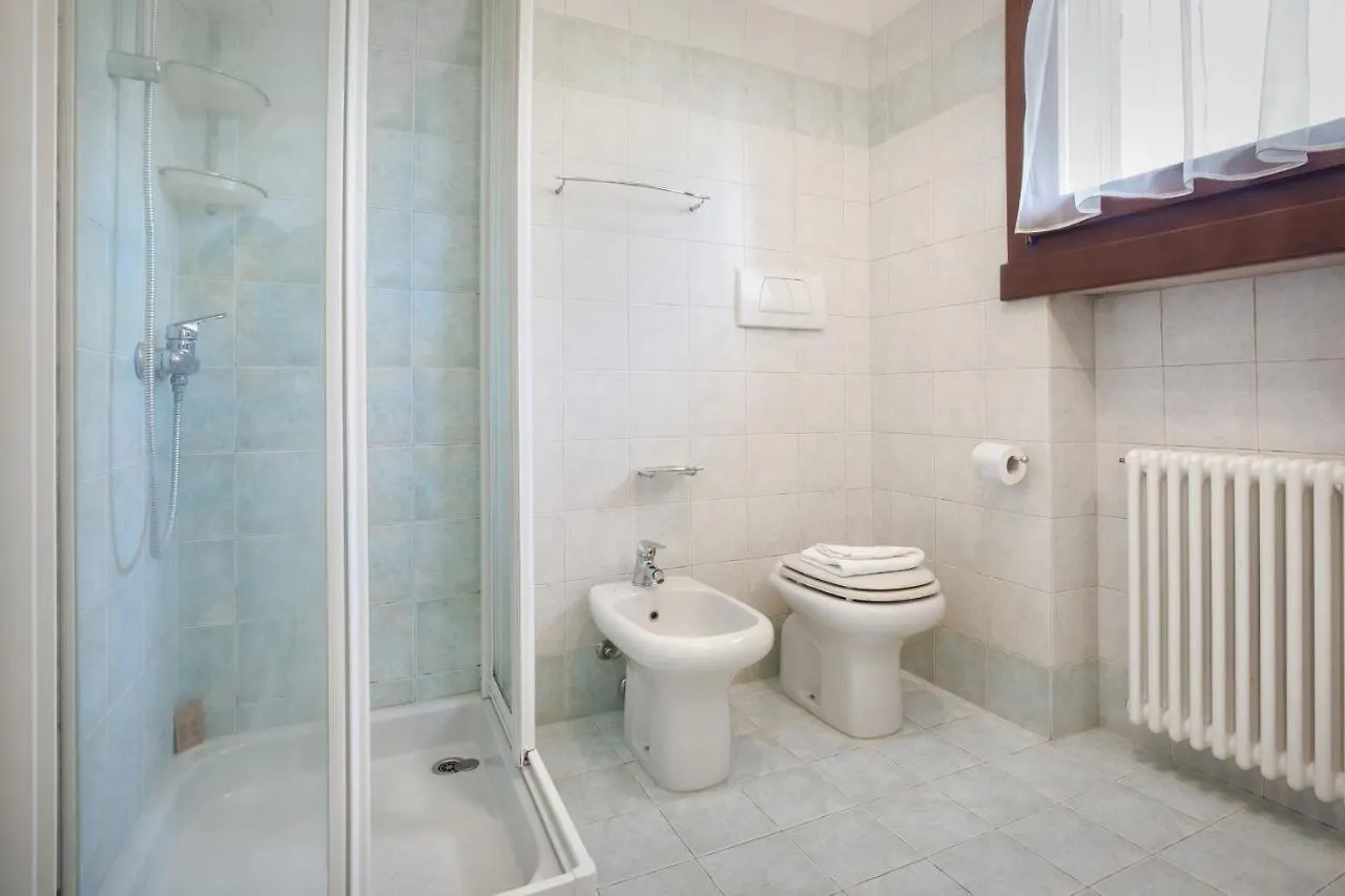 Regina Gardesana Apartment With Pool  Garda (Verona)