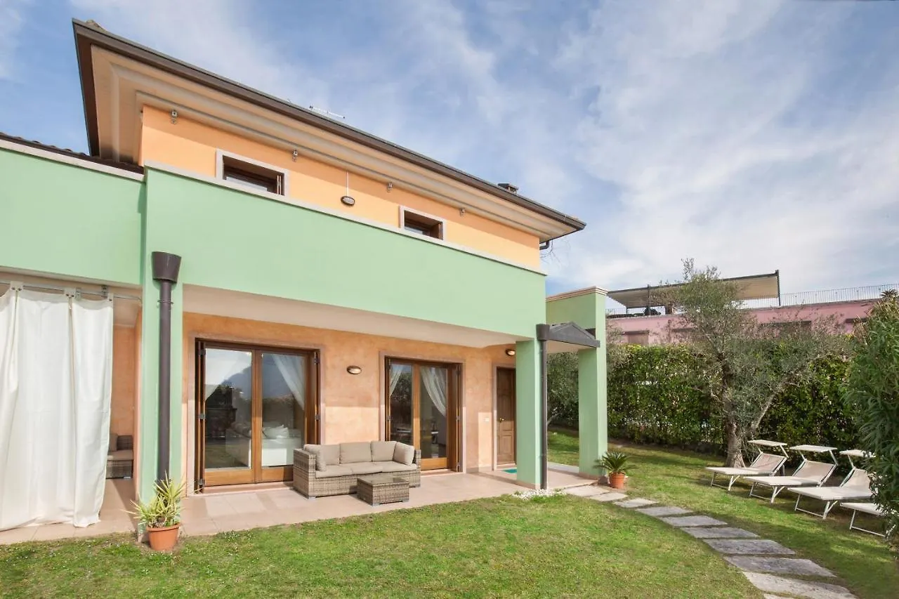 Regina Gardesana Apartment With Pool 0*, Garda (Verona)