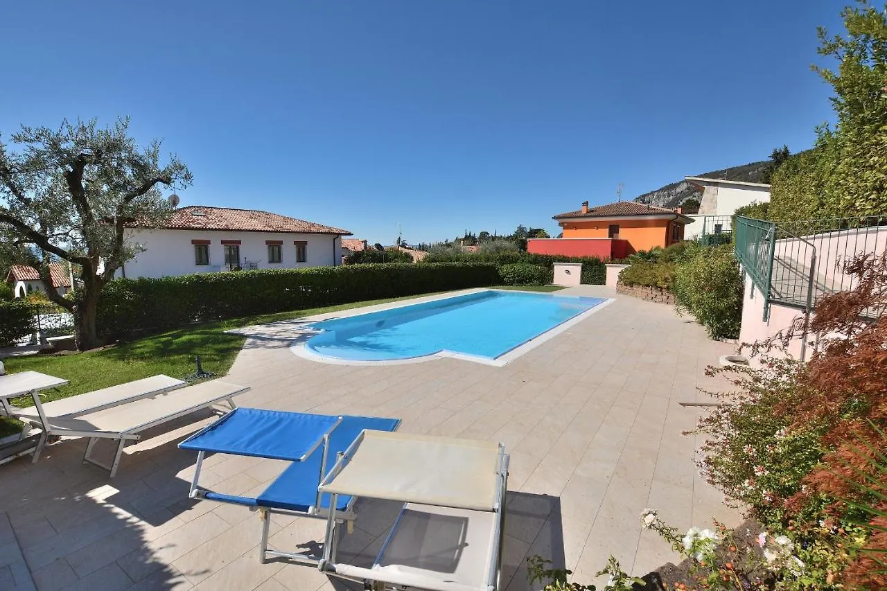 Regina Gardesana Apartment With Pool